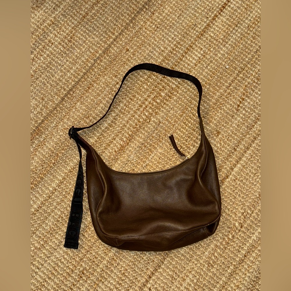 BAGGU Brown Shoulder Bag with Minimalist Design
